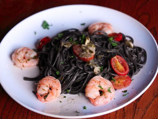 Ink Pasta with Shrimps, Tomatoes and Garlic