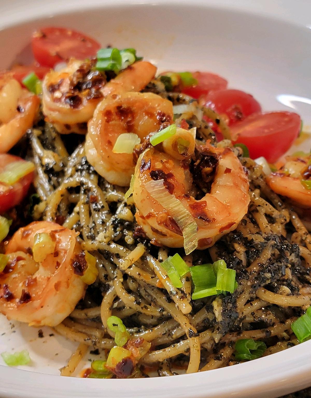 Seaweed Sesame Prawns and Tomatoes Spaghetti