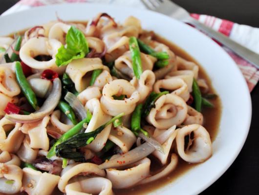 Thai Fried Squid with Basil Leaves