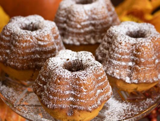 Miniature Pumpkin-Spice Bundt Cakes