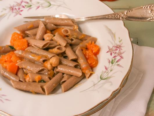 Pasta with pumpkin and chickpeas