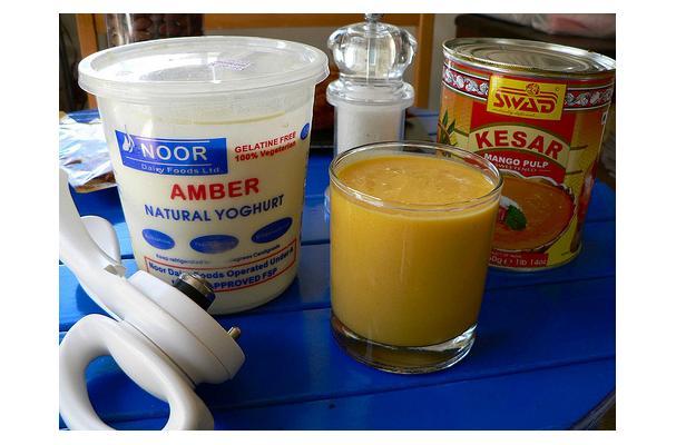 Mango Lassi: Mango Smoothie