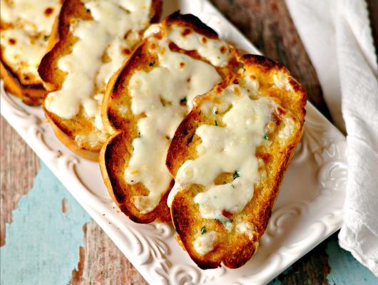 Easy 4 Ingredient Texas Toast