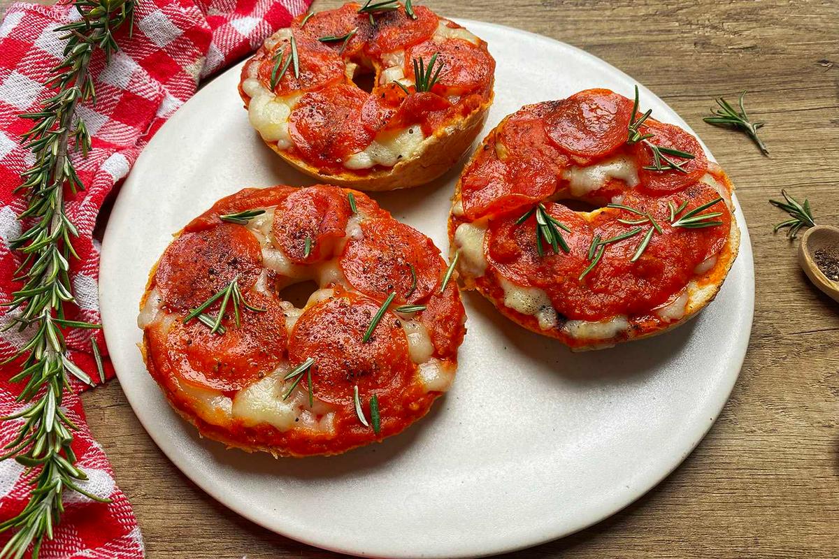 Air Fryer Pizza Bagels