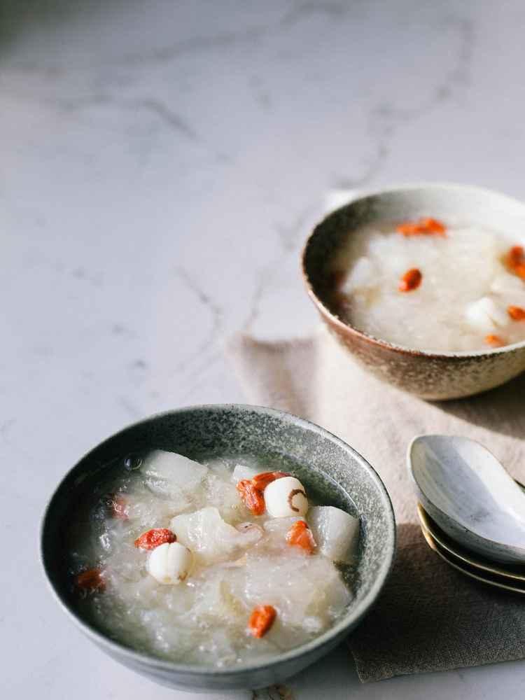 Sweet Snow Fungus Soup (雪耳汤)