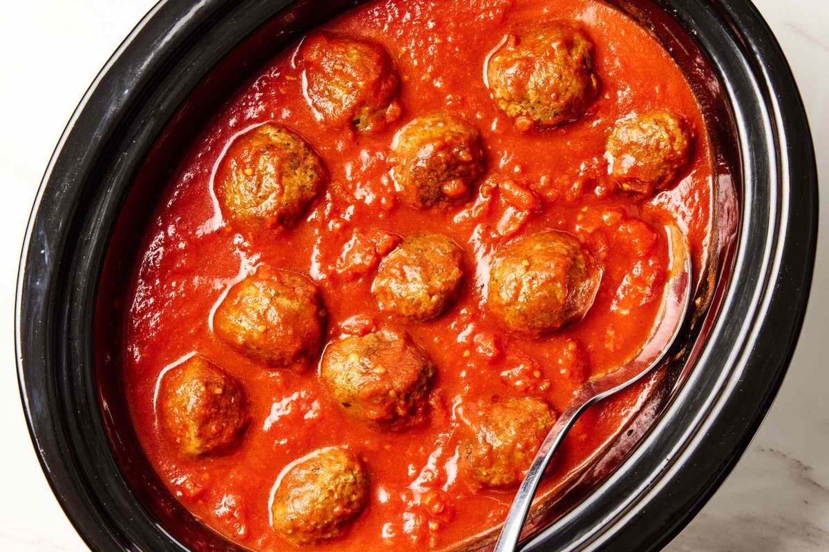 Slow Cooker Meatballs in Tomato Sauce